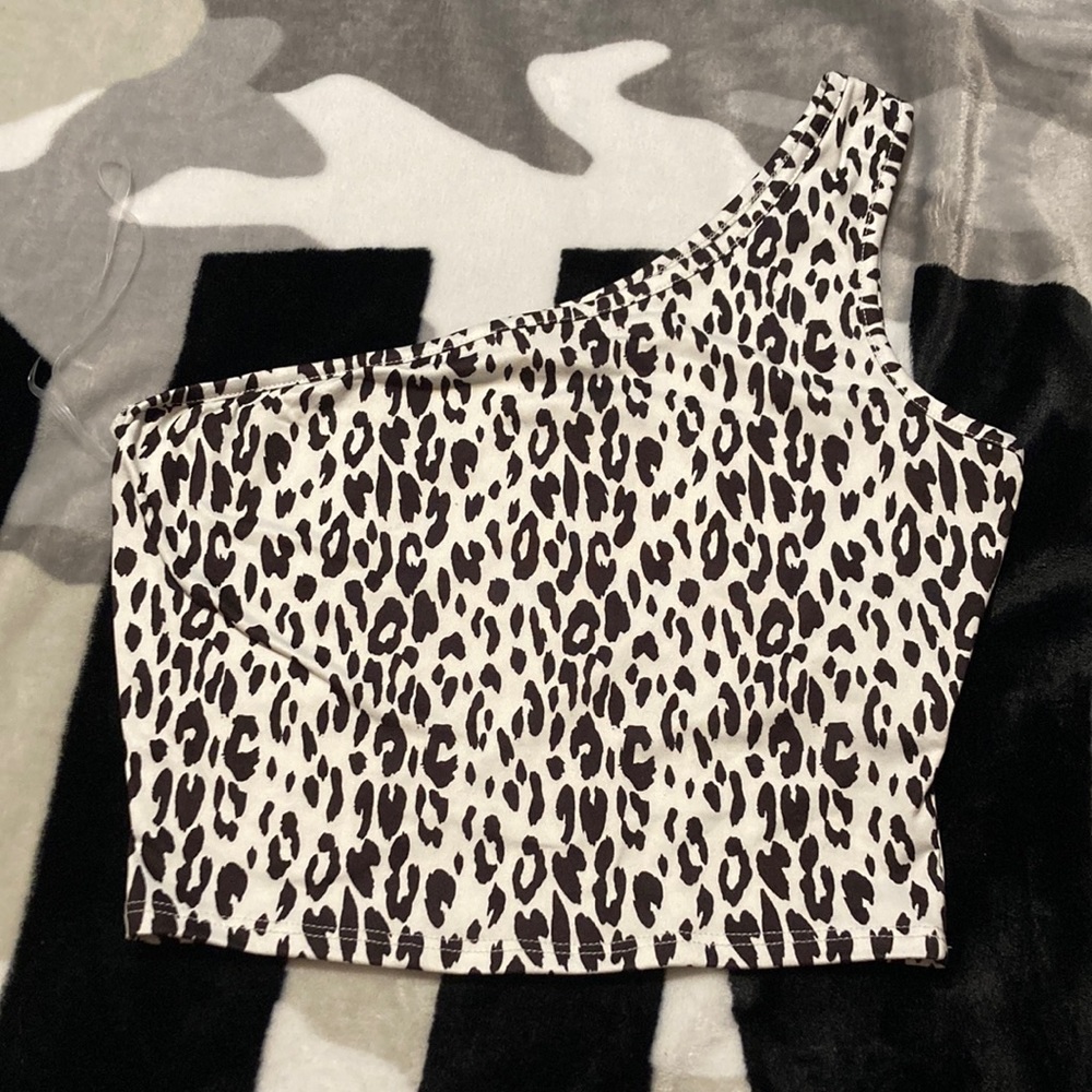 Leopard crop top
